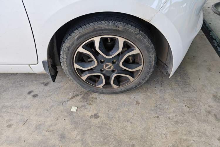 Used JMEV Ezi EV3 2022 Small Radar Yuebao Model Right Front Wheel Hub