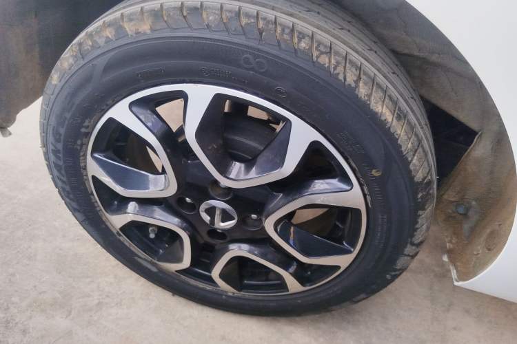 Used JMEV Ezi EV3 2022 Small Radar Yuebao Model Right Rear Wheel Hub