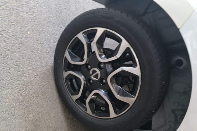 Used JMEV Ezi EV3 2022 Small Radar Yuebao Model Right Rear Wheel Hub