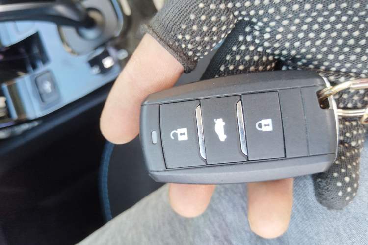 Used JMEV Ezi EV3 2022 Small Radar Yuebao Model Vehicle Key