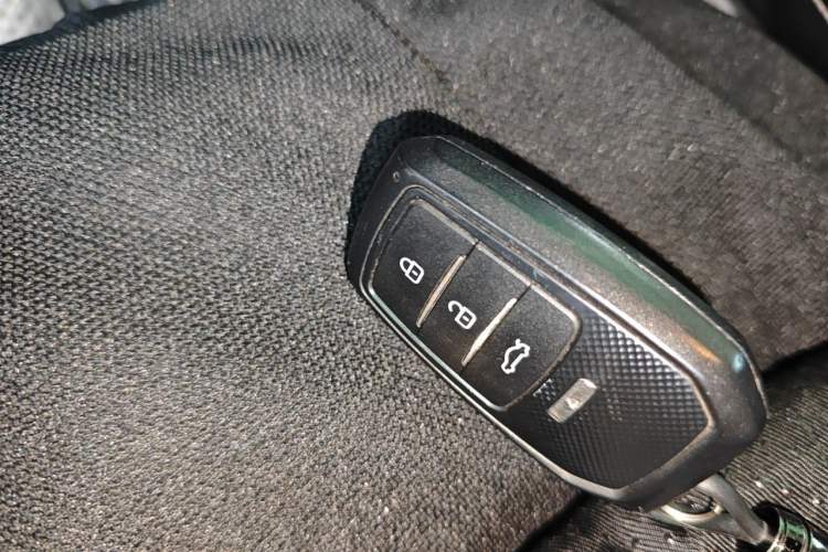 Used JMEV Ezi EV3 2022 Small Radar Yuebao Model Vehicle Key