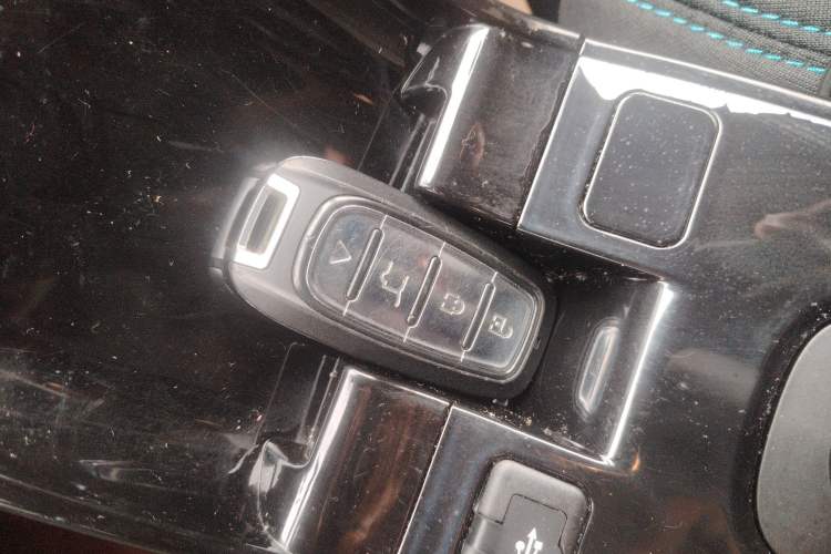 Used JMEV Ezi EV3 2022 Small Radar Yuebao Model Vehicle Key