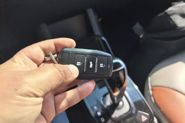 Used JMEV Ezi EV3 2022 Small Radar Yuebao Model Vehicle Key