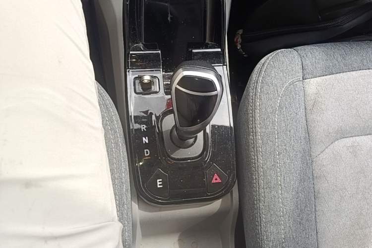 Used JMEV Ezi EV3 2023 Youth Edition 320KM Luxury Model Gear Lever