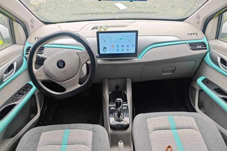 Used JMEV Ezi EV3 2023 Youth Edition 320KM Comfort Model Center Console