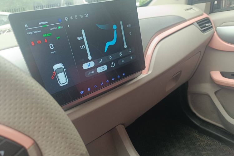 Used JMEV Ezi EV3 2023 Youth Edition 320KM Luxury Model Audio And AC Panel