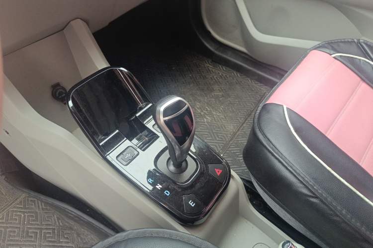 Used JMEV Ezi EV3 2023 Youth Edition 320KM Luxury Model Gear Lever