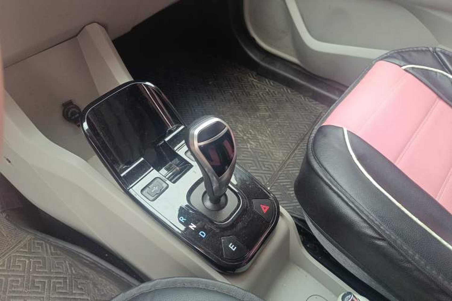 Used JMEV Ezi EV3 2023 Youth Edition 320KM Luxury Model Gear Lever