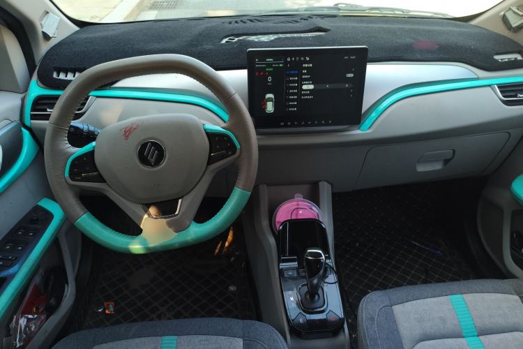 Used JMEV Ezi EV3 2023 Youth Edition 320KM Luxury Model Center Console