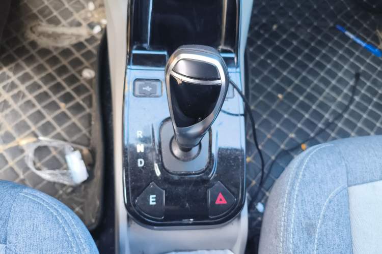 Used JMEV Ezi EV3 2023 Youth Edition 320KM Luxury Model Gear Lever