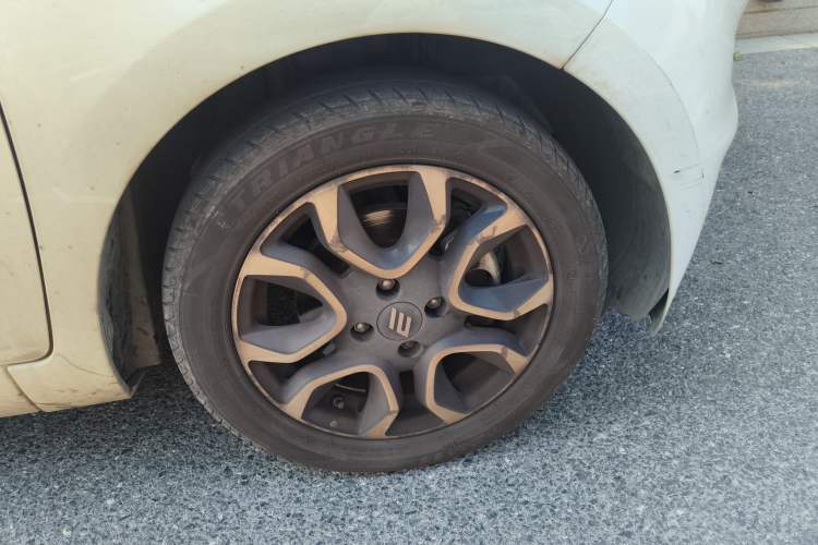 Used JMEV Ezi EV3 2023 Youth Edition 320KM Luxury Model Right Front Wheel Hub