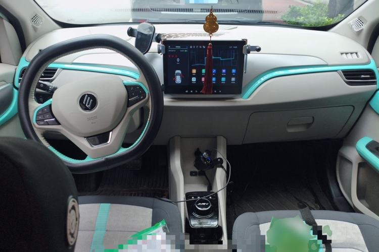 Used JMEV Ezi EV3 2024 Youth Edition 330KM Luxury Model Center Console