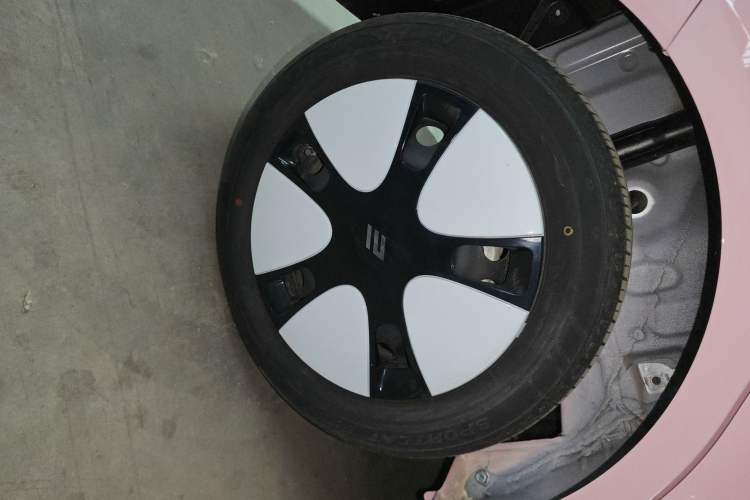 Used JMEV Ezi EV3 2025 Plus 330KM Comfort Version Right Rear Wheel Hub