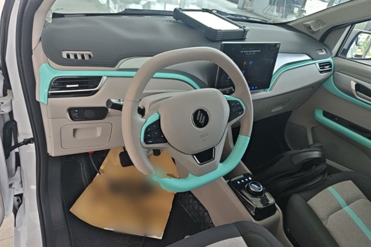 Used JMEV Ezi EV3 2025 Plus 330KM Luxury Version Center Console