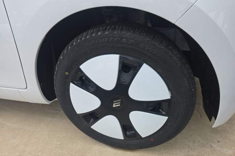 Used JMEV Ezi EV3 2025 Plus 330KM Comfort Version Right Front Wheel Hub