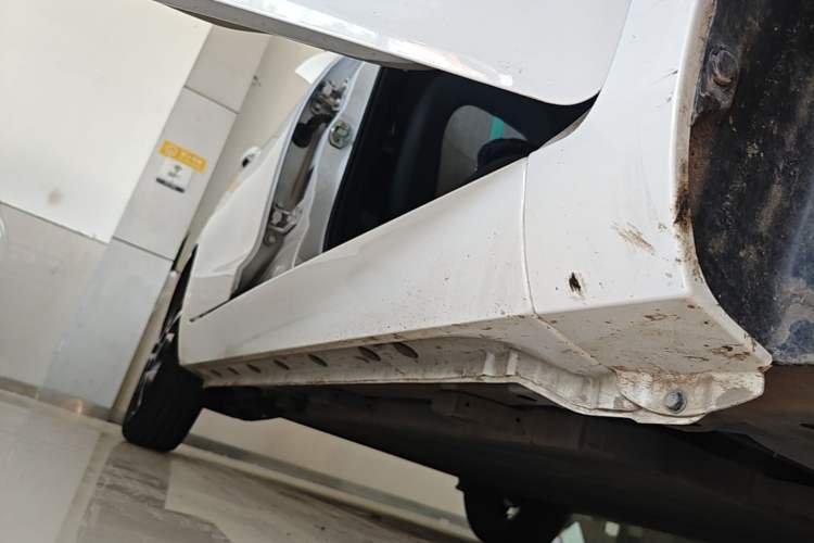 Used JMEV Ezi EV3 2025 Plus 330KM Luxury Version Right Side Sill