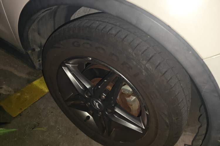 Used JMEV Ezi EX5 2018 Comfort Edition Right Front Wheel Hub