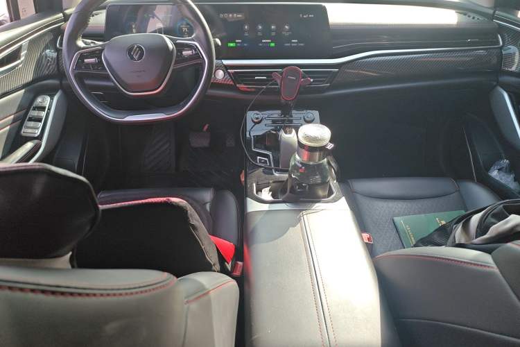 Used JMEV GSE 2021 450km Range Shining Luxury GT Edition Center Console