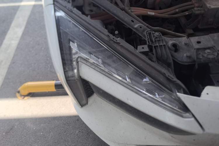 Used JMEV GSE 2021 500km Range Shining Youth—Long-Range Edition Right Front Headlight