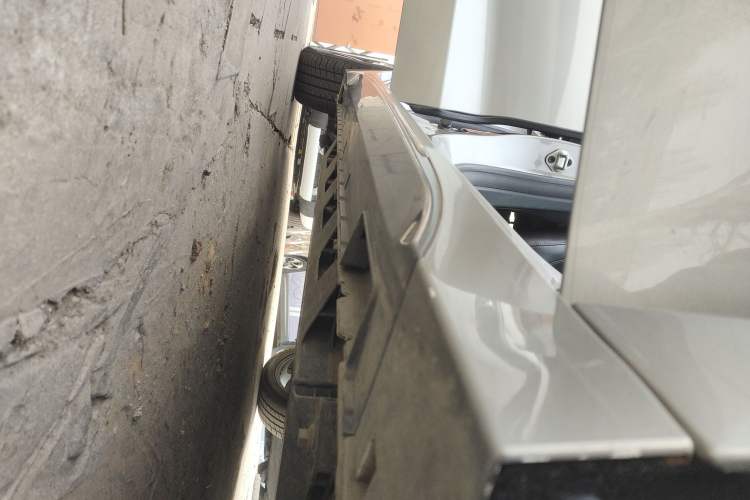 Used JMEV GSE 2022 Standard Range Elite Edition Right Side Sill