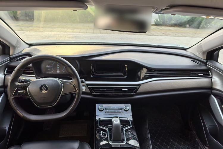 Used JMEV GSE 2022 Standard Range Industry Custom Edition Interior 2