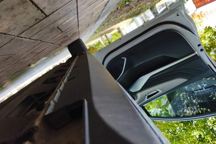 Used JMEV GSE 2022 Long-Range Smart Edition Left Side Sill