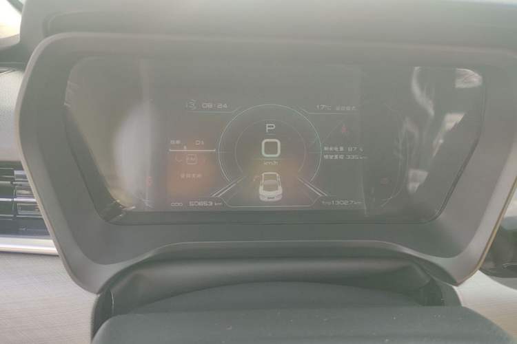 Used JMEV GSE 2022 Standard Range Industry Custom Edition Odometer Close Up