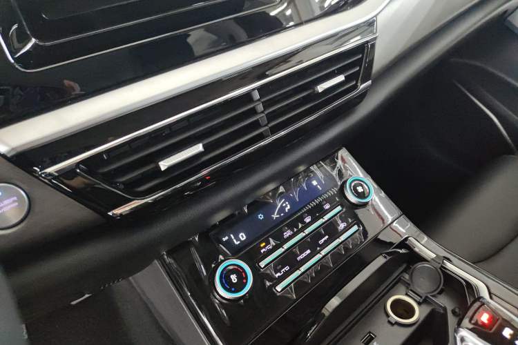 Used JMEV GSE 2023 Standard Range Industry Edition Audio And AC Panel