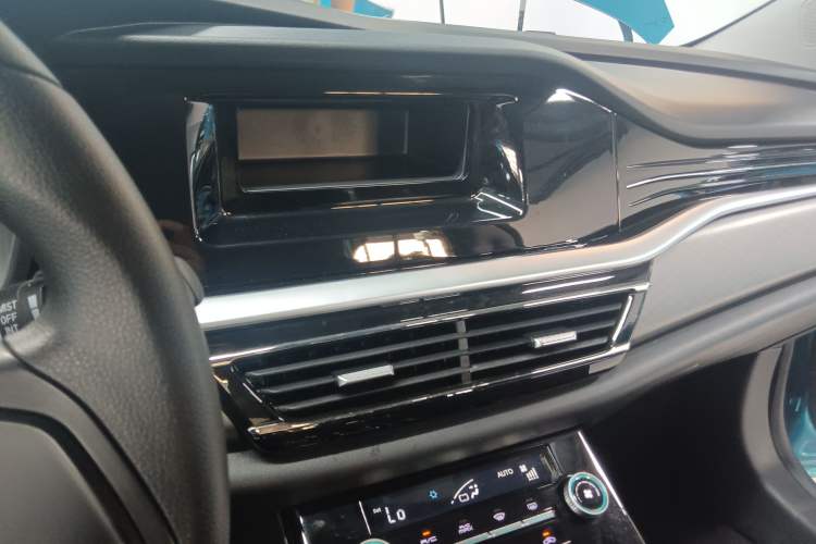 Used JMEV GSE 2023 Standard Range Industry Edition Audio And AC Panel