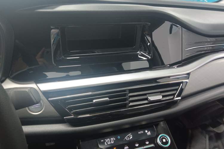 Used JMEV GSE 2023 Standard Range Industry Edition Audio And AC Panel