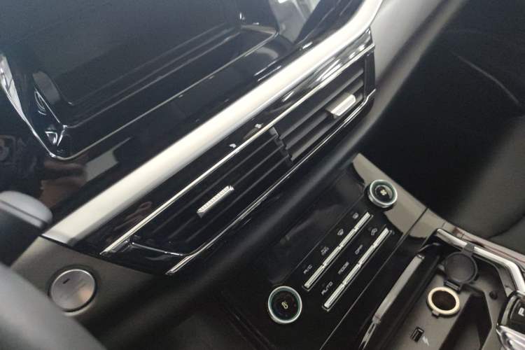 Used JMEV GSE 2023 Standard Range Industry Edition Audio And AC Panel