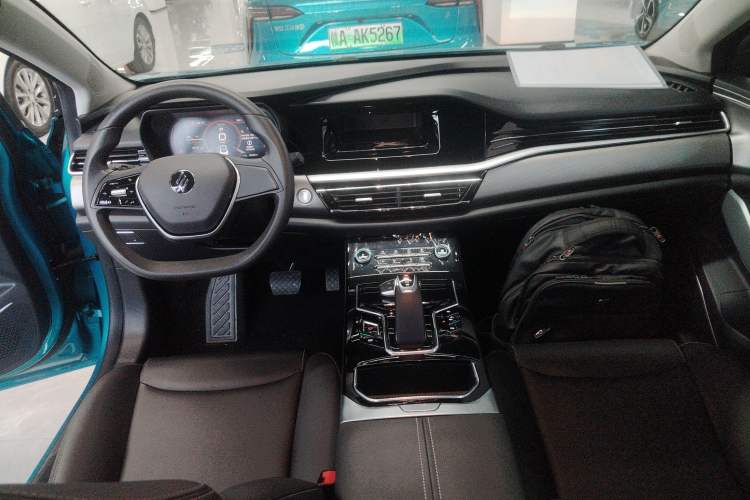 Used JMEV GSE 2023 Standard Range Industry Edition Center Console