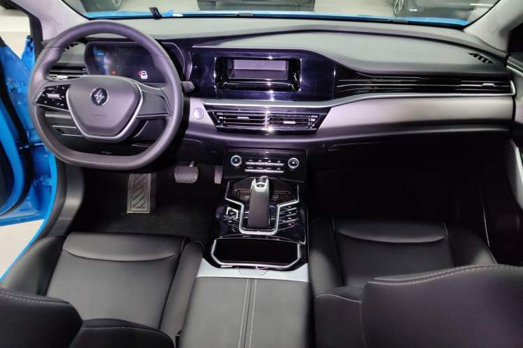 Used JMEV GSE 2023 Standard Range Industry Edition Center Console