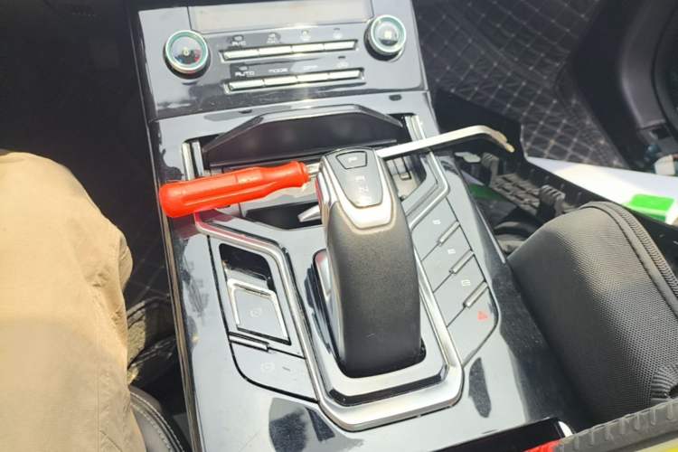 Used JMEV GSE 2023 Standard Range Industry Edition Gear Lever