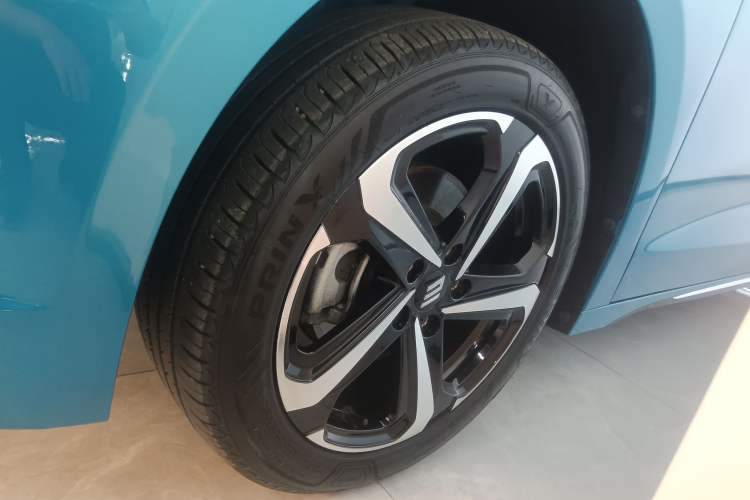 Used JMEV GSE 2023 Standard Range Industry Edition Left Front Wheel Hub