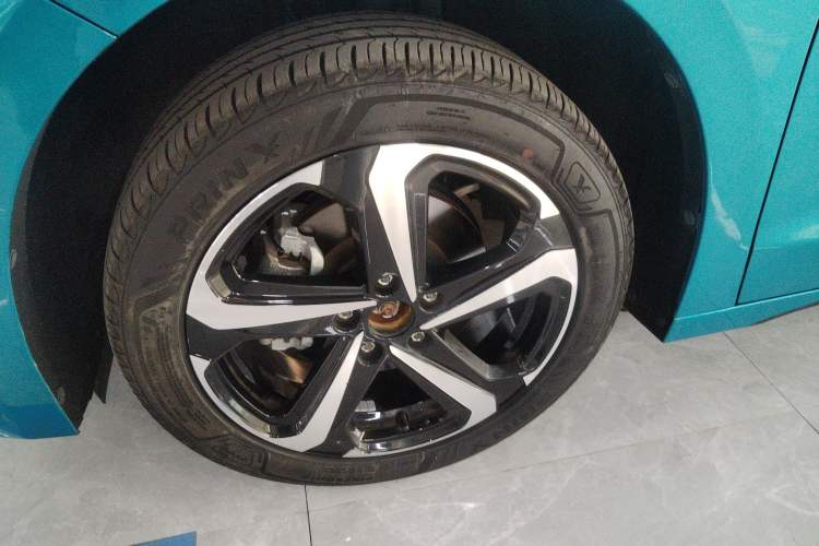 Used JMEV GSE 2023 Standard Range Industry Edition Left Front Wheel Hub