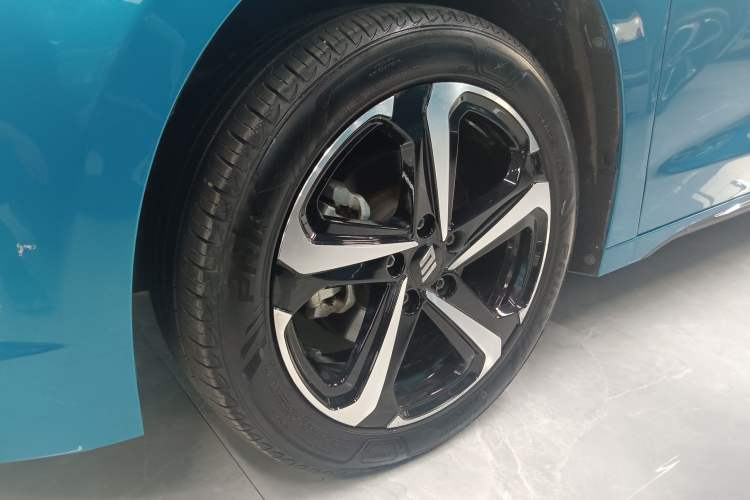 Used JMEV GSE 2023 Standard Range Industry Edition Left Front Wheel Hub