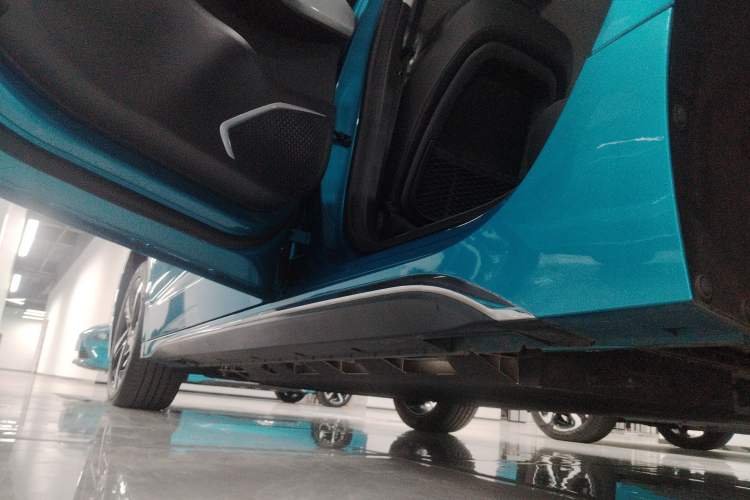 Used JMEV GSE 2023 Dream Edition 40 Standard Model Left Side Sill