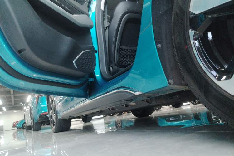 Used JMEV GSE 2023 Standard Range Industry Edition Left Side Sill