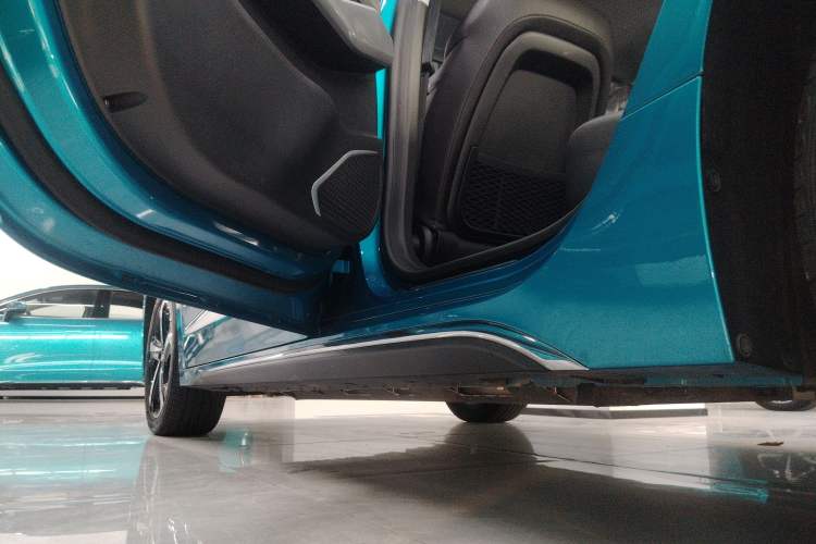 Used JMEV GSE 2023 Dream Edition 40 Standard Model Left Side Sill