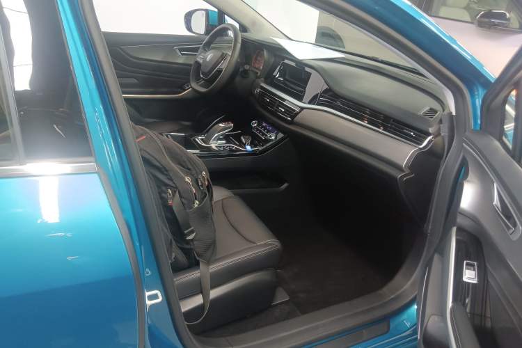 Used JMEV GSE 2023 Standard Range Industry Edition Right Front Seat