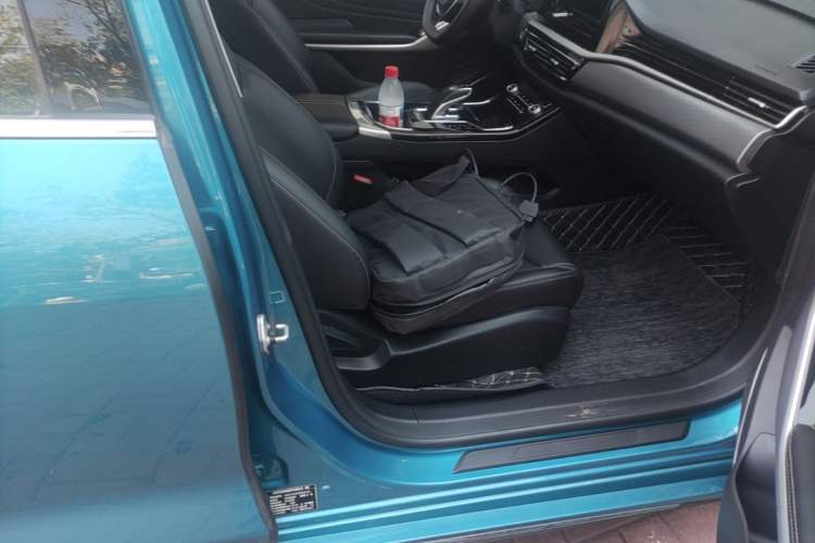 Used JMEV GSE 2023 Standard Range Industry Edition Right Front Seat