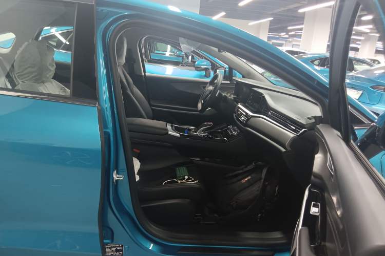Used JMEV GSE 2023 Standard Range Industry Edition Right Front Seat