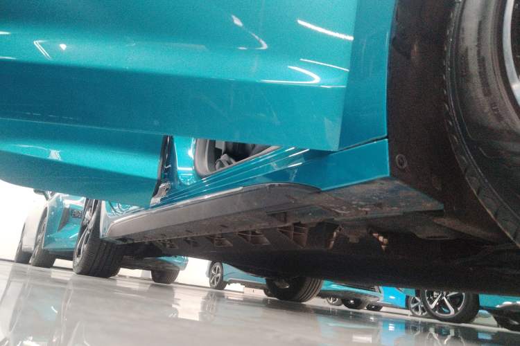 Used JMEV GSE 2023 Dream Edition 40 Standard Model Right Side Sill