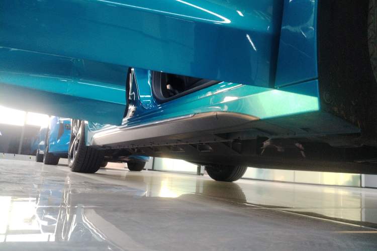 Used JMEV GSE 2023 Standard Range Industry Edition Right Side Sill