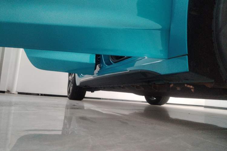 Used JMEV GSE 2023 Dream Edition 40 Standard Model Right Side Sill