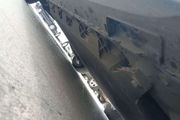 Used JMEV GSE 2023 Standard Range Industry Edition Right Side Sill