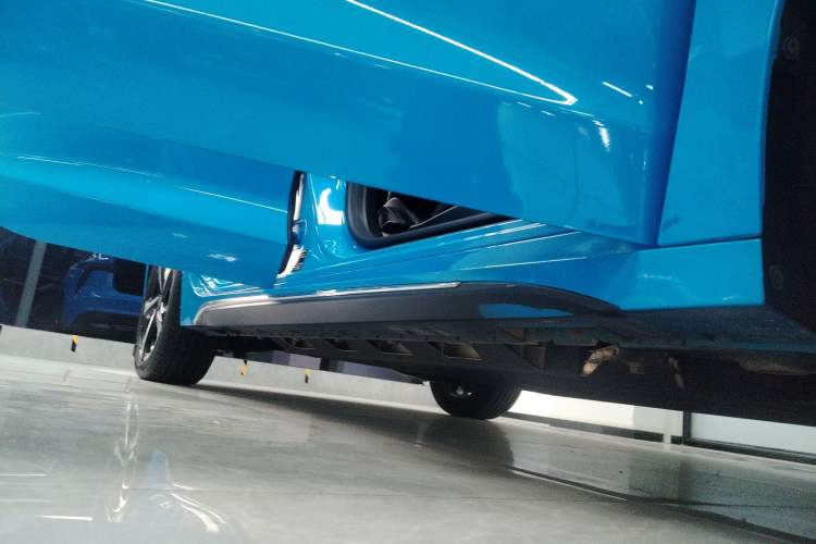 Used JMEV GSE 2023 Standard Range Industry Edition Right Side Sill