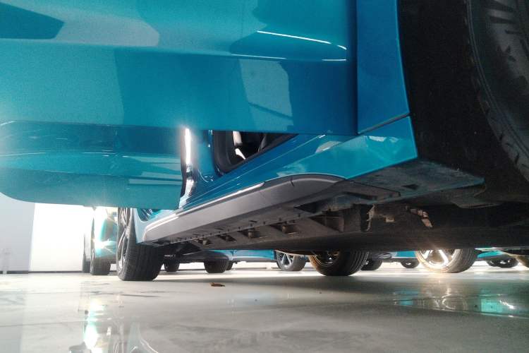 Used JMEV GSE 2023 Dream Edition 40 Standard Model Right Side Sill