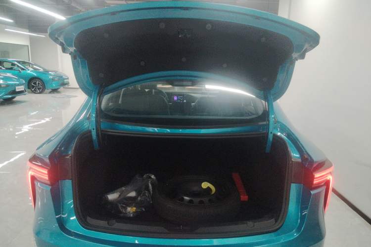 Used JMEV GSE 2023 Standard Range Industry Edition Trunk